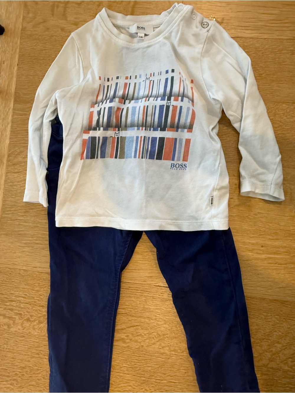 BOSS Kids Outfit White Long-Sleeve Graphic Top with Blue Pants Size 2